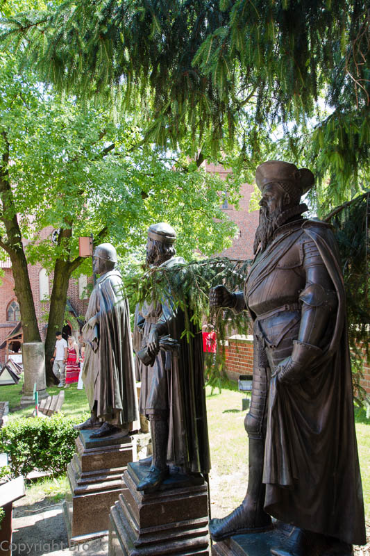 Malbork (Marienburg) Bronzestatuen bedeutender Hochmeister des Deutschen Ordens