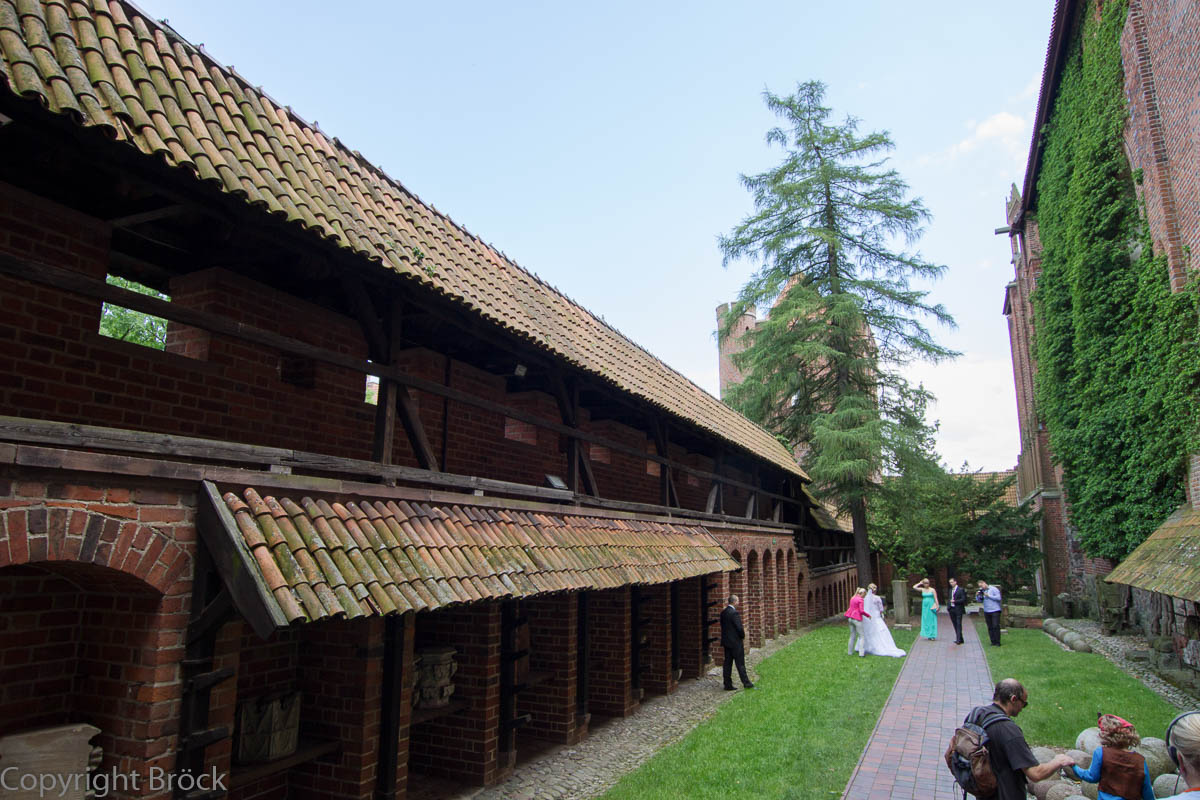 Malbork (Marienburg) Wehrmauer und Burggraben zwischen Mittel- und Hochschloss