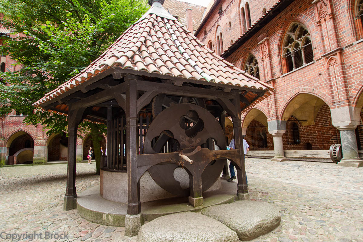 Malbork (Marienburg) Hochschloss Innenhof Ziehbrunnen