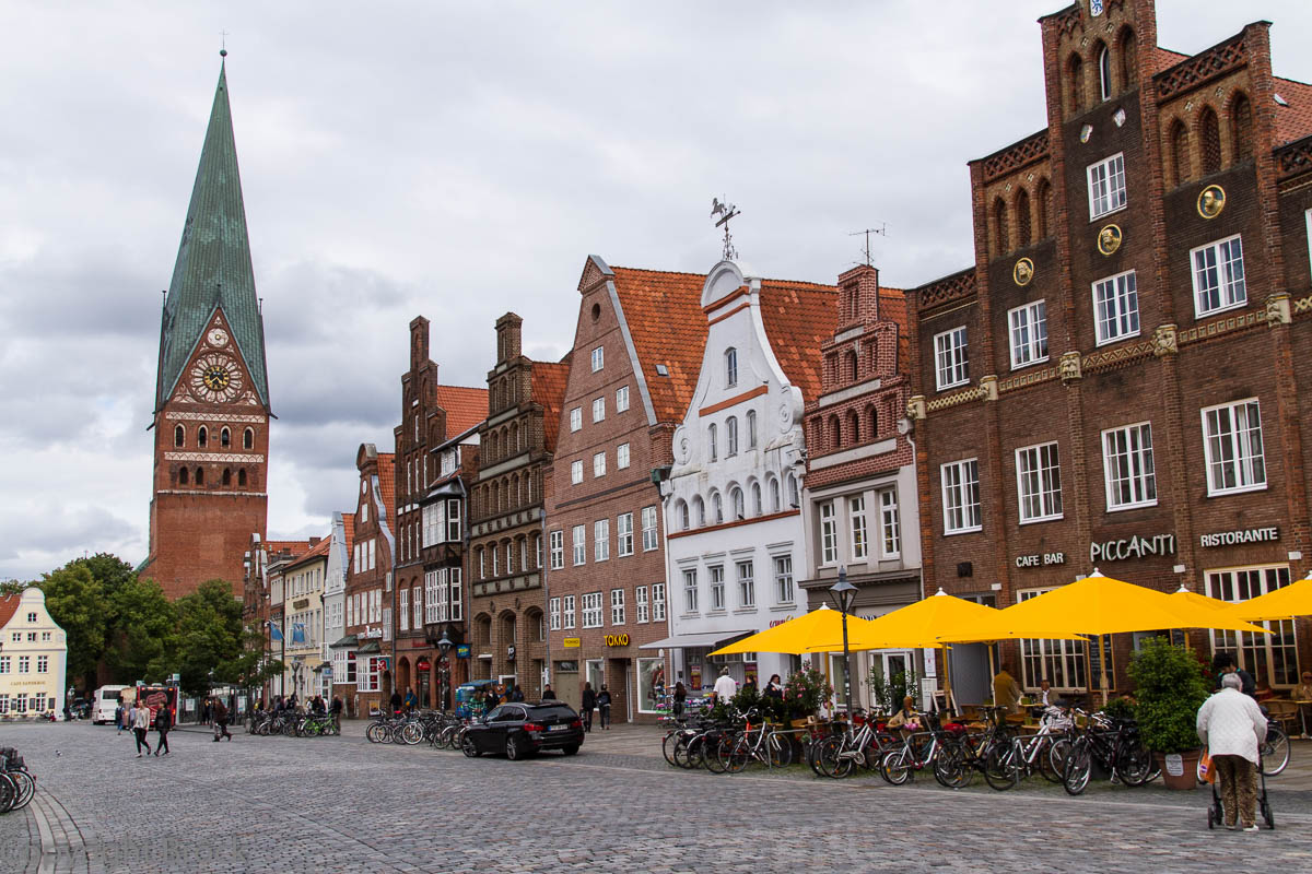 Am Sande; Blick nach Westen zum Turm der St. Johanniskirche