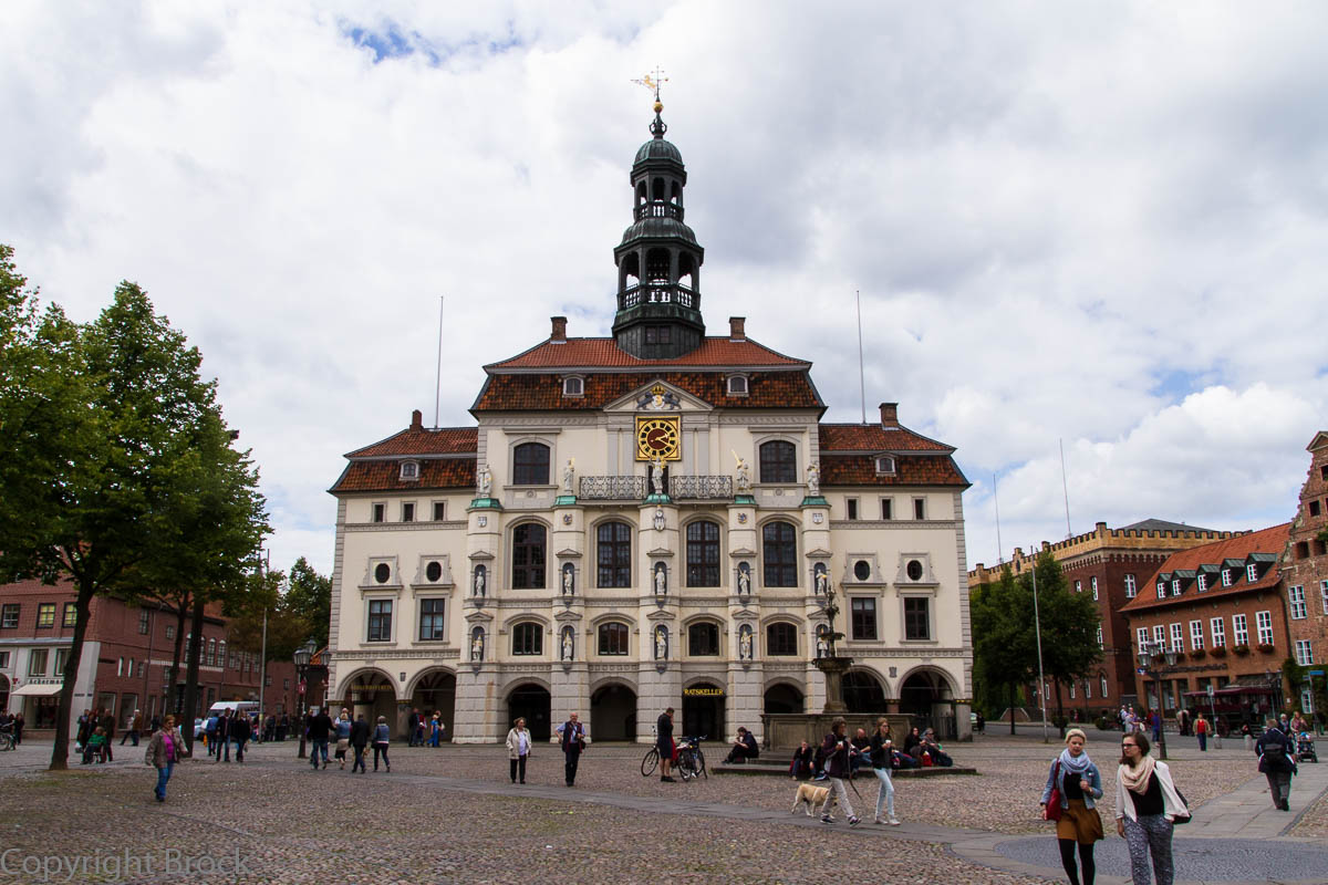 Rathaus, Marktplatz, Luna-Brunnen