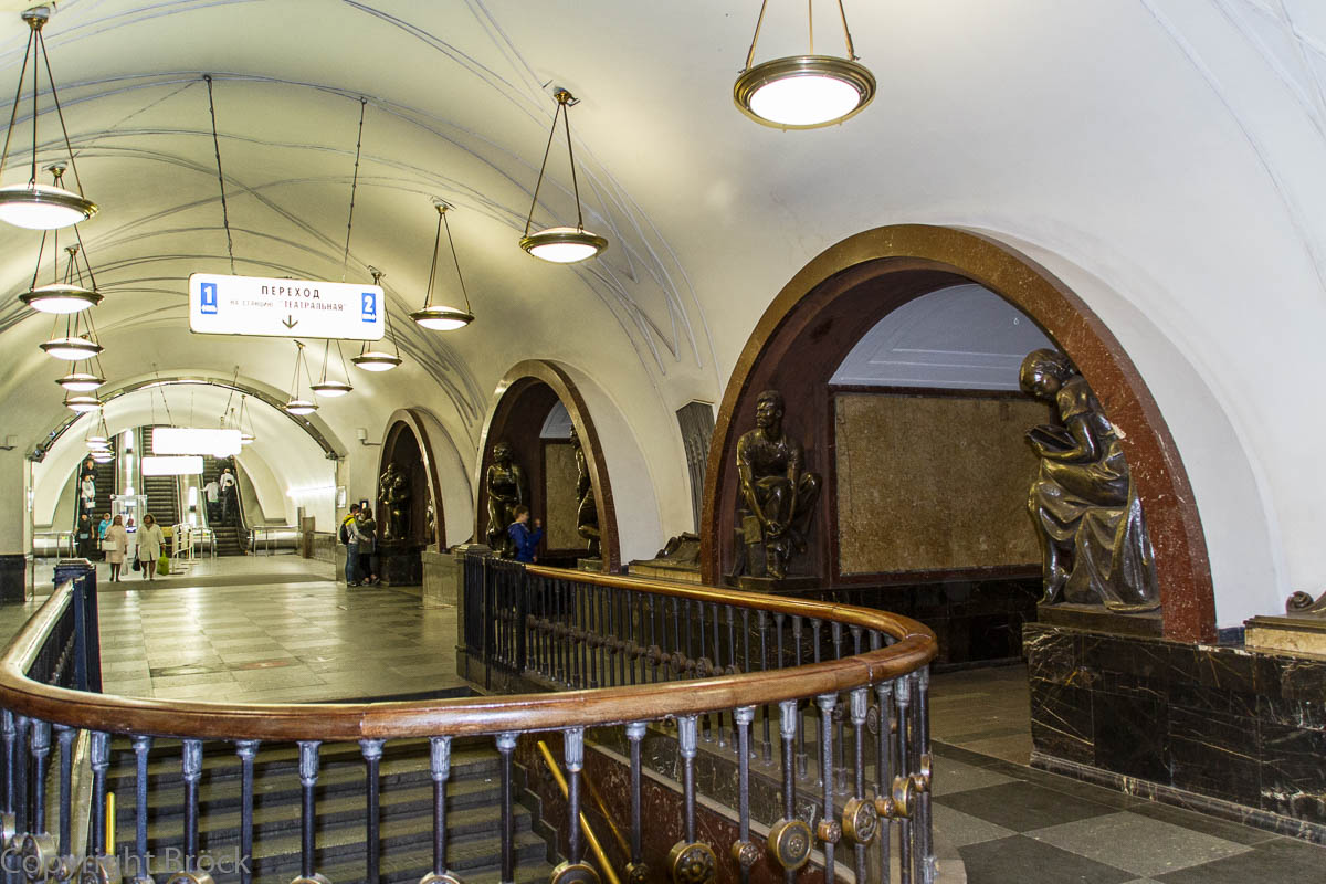 Metro, Ploschad Revolyutsii (Platz der Revolution)