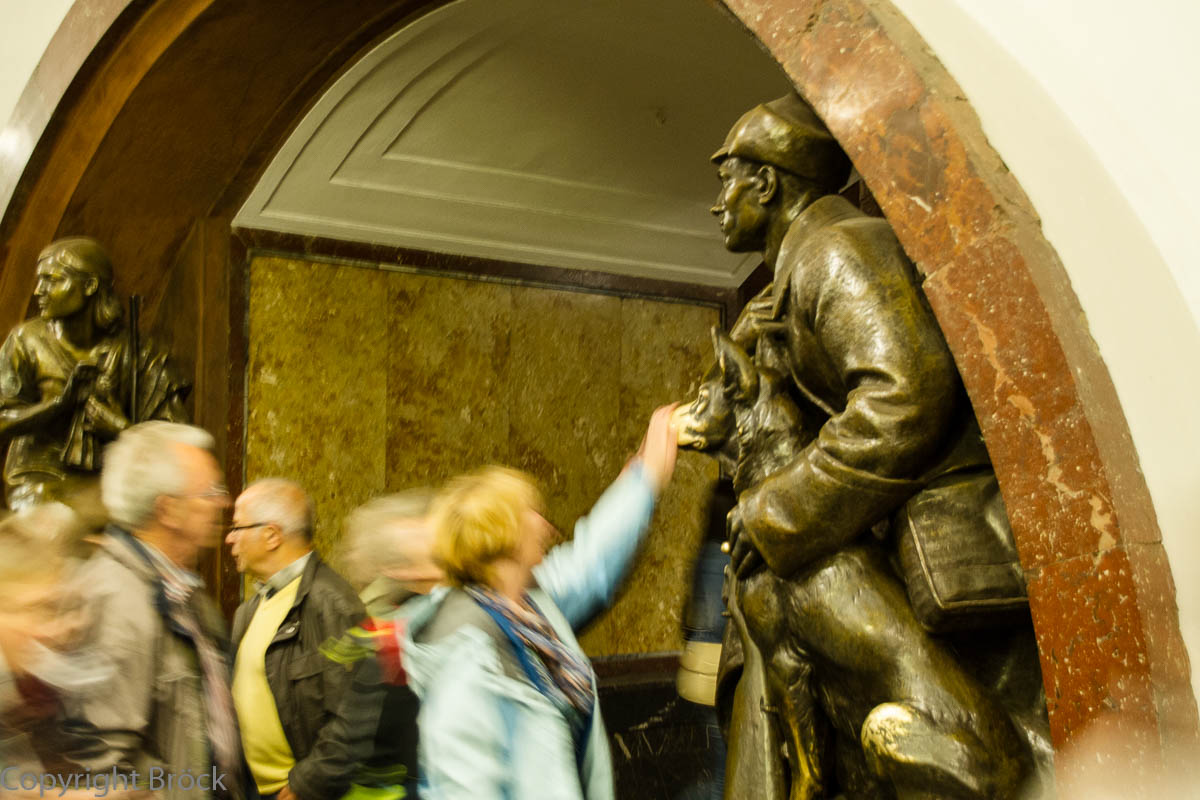 Metro, Ploschad Revolyutsii (Platz der Revolution)
