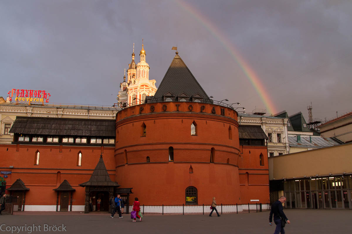 Vom Theaterplatz zum Manegeplatz, Kuppeln in der Abendsonne