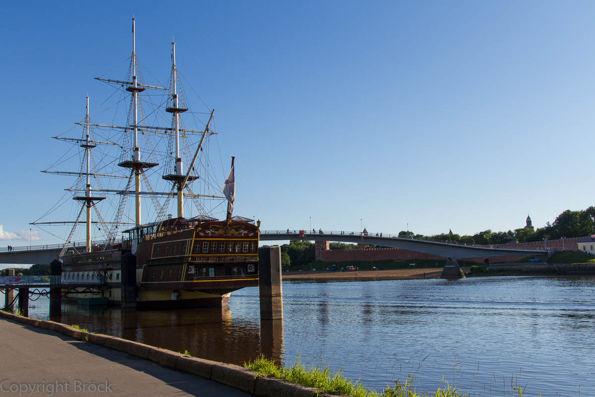 Fußgängerbrücke über den Wolchow