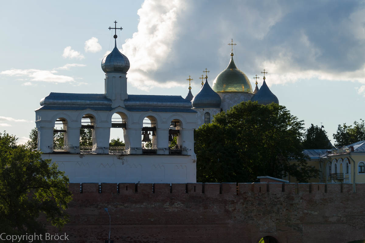 Sophienglockenwand und Sophienkathedrale vom Wolchow aus