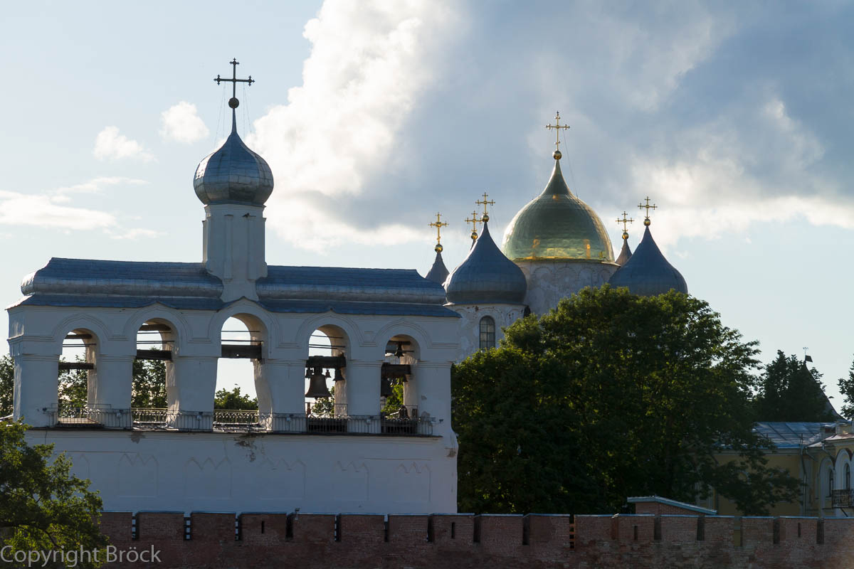 Sophienglockenwand und Sophienkathedrale vom Wolchow aus