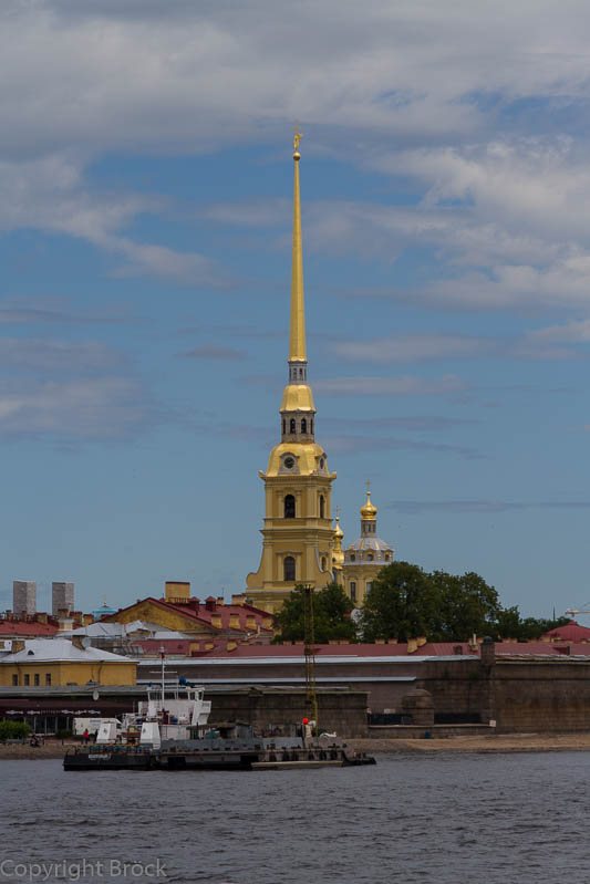 Peter-Paul-Festung mit Turm der Peter-Paul-Kathedrale