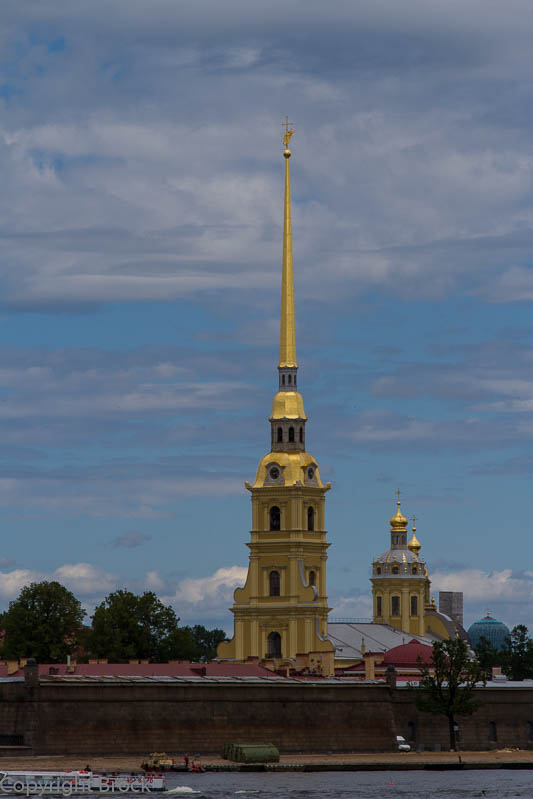 Peter-Paul-Festung mit Turm der Peter-Paul-Kathedrale