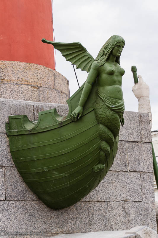 Schiffsschnabel am Fuß einer der beiden Rostra-Säulen