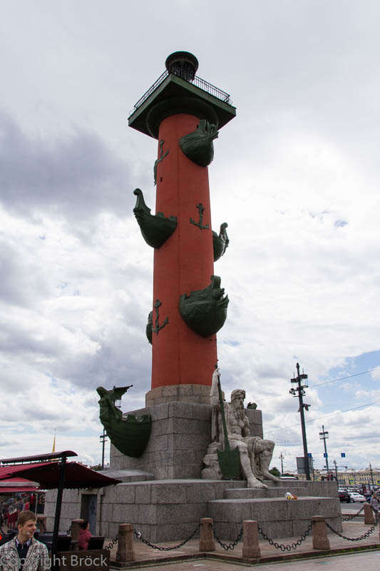 Rostra-Säule auf der Strelka der Wassilewskij-Insel