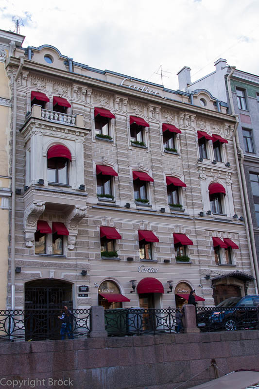 Mit dem Boot durch St. Petersburg: An der Mojka