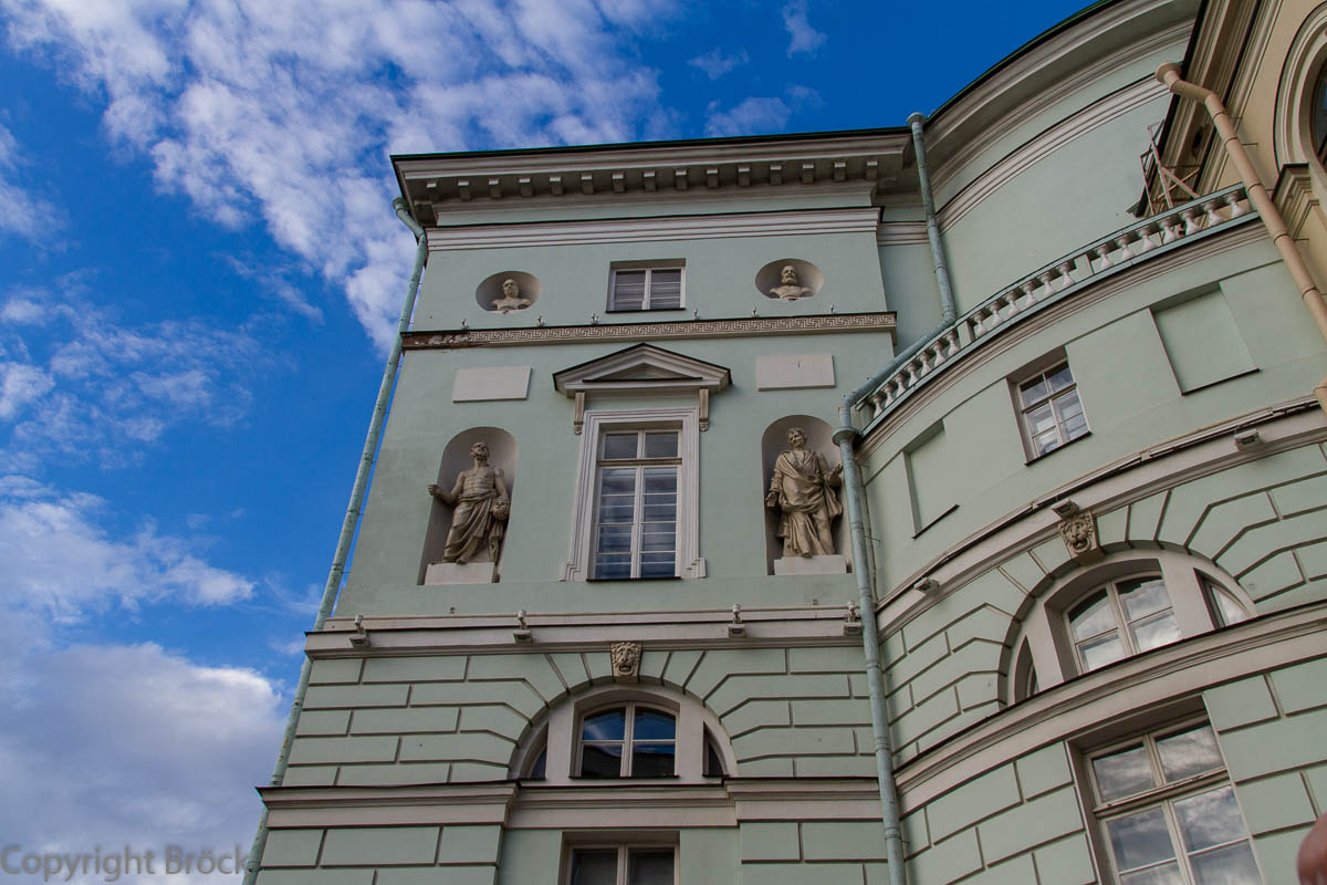 Mit dem Boot durch St. Petersburg: Winterkanal, Eremitage-Theater