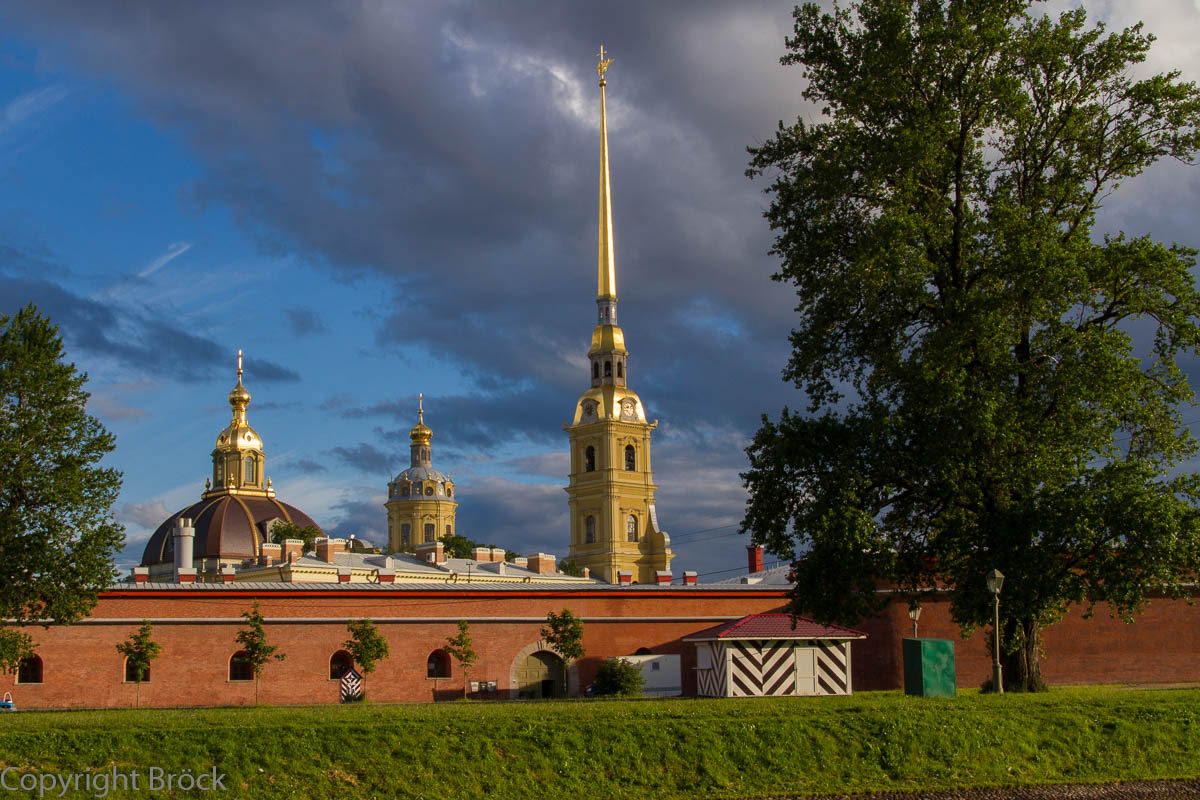 Mit dem Boot durch St. Petersburg: Auf der Newa, Rund um die Peter-Paul-Festung
