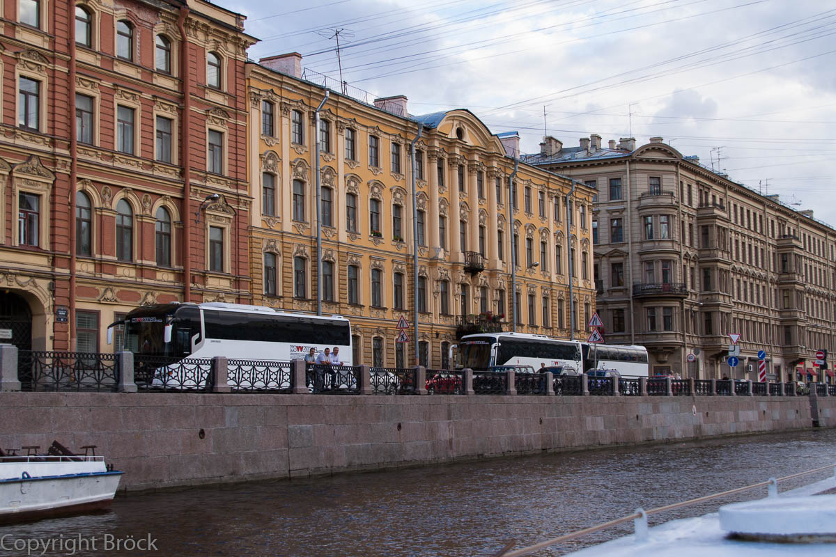 Mit dem Boot durch St. Petersburg: Auf der Mojka