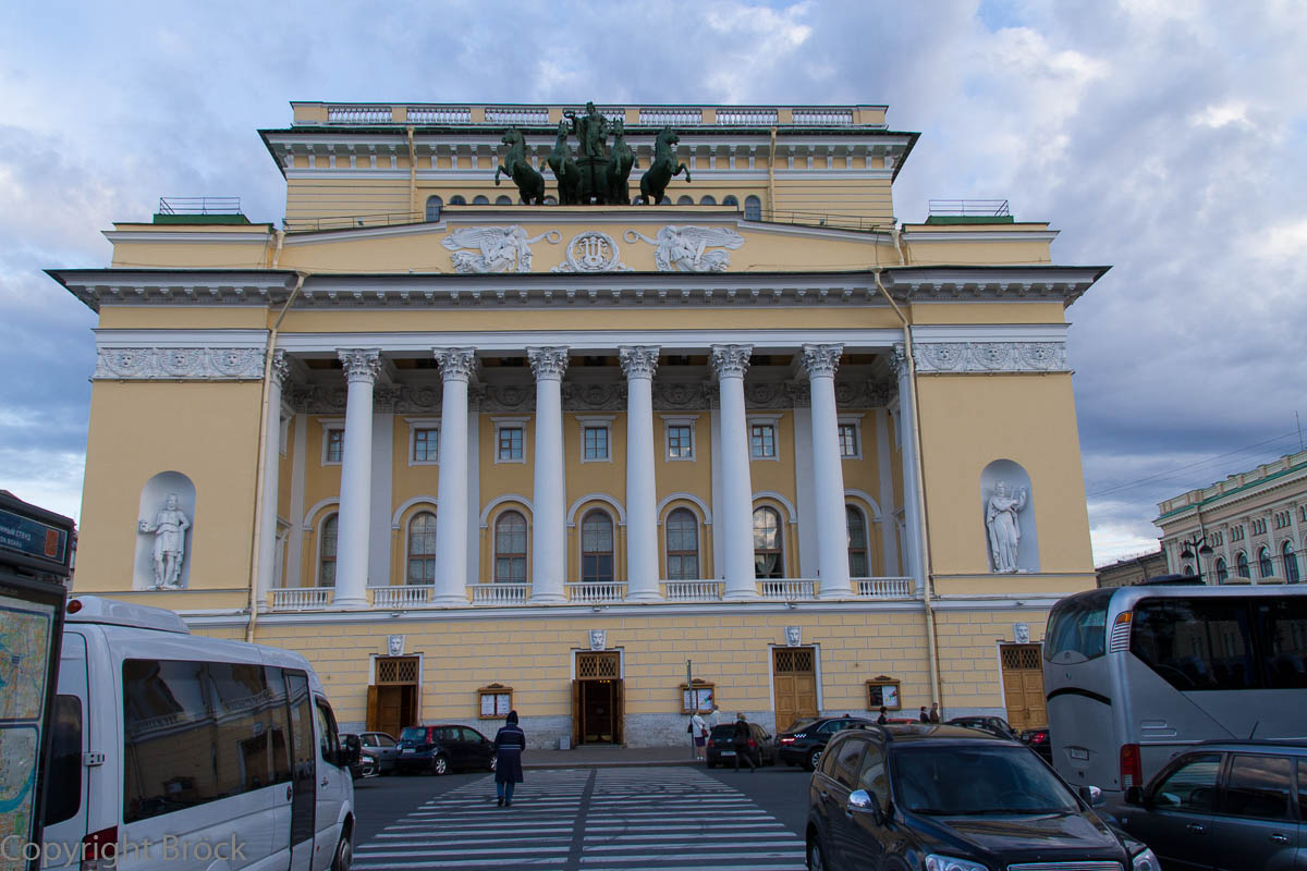 Ostrowskij-Platz, Alexandrinskij-Theater (1828-32)