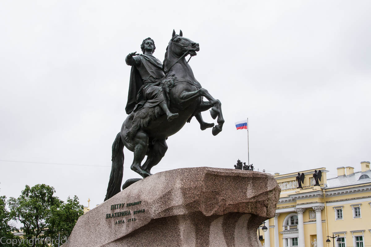 Denkmal für Peter den Großen (Der Eherne Reiter) (1782) auf dem Dekabristen (Senats)-Platz