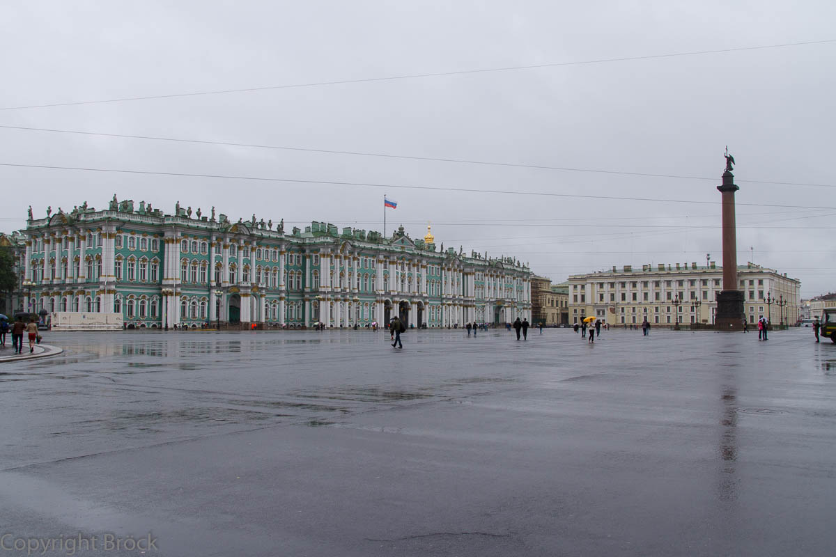 Schloss-Platz mit Winterpalast und Alexander-Säule