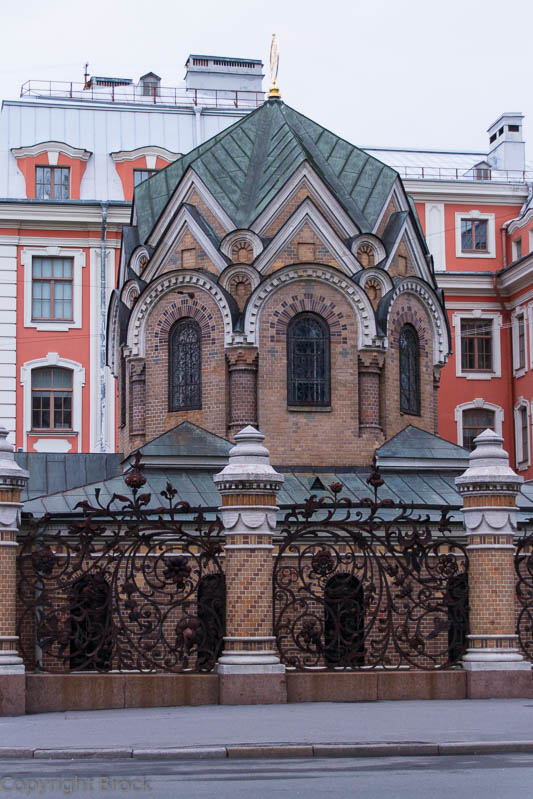 Am Gribojedow-Kanal (Gegenüber dem Eingang zur Christi-Auferstehungs-Kirche)