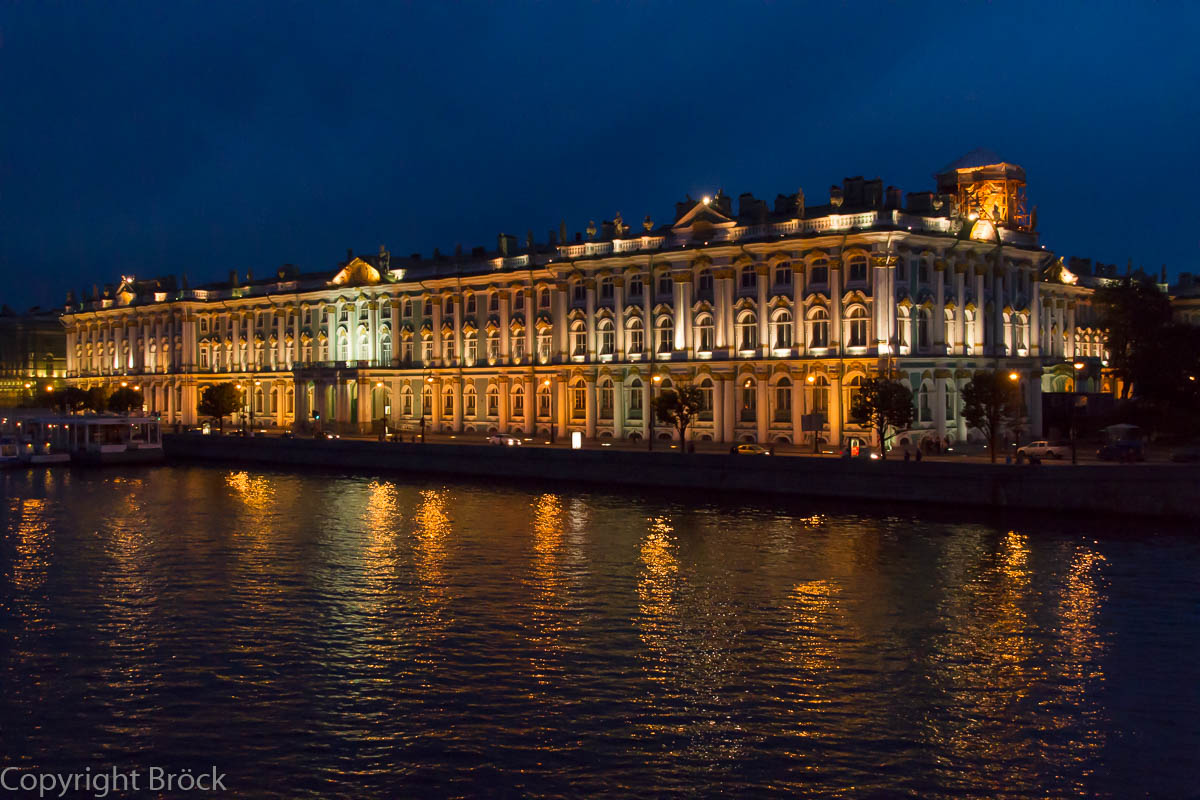 Weiße Nacht: Blick von der Schloss-Brücke auf den Winterpalast (gegen 0:40 Uhr)