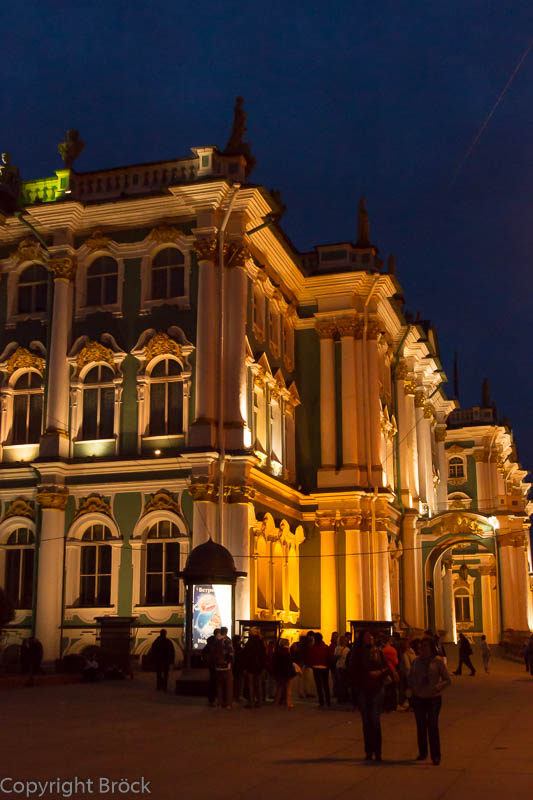 Weiße Nacht: Schloss-Platz, Winterpalast (ca. 0:50 Uhr)