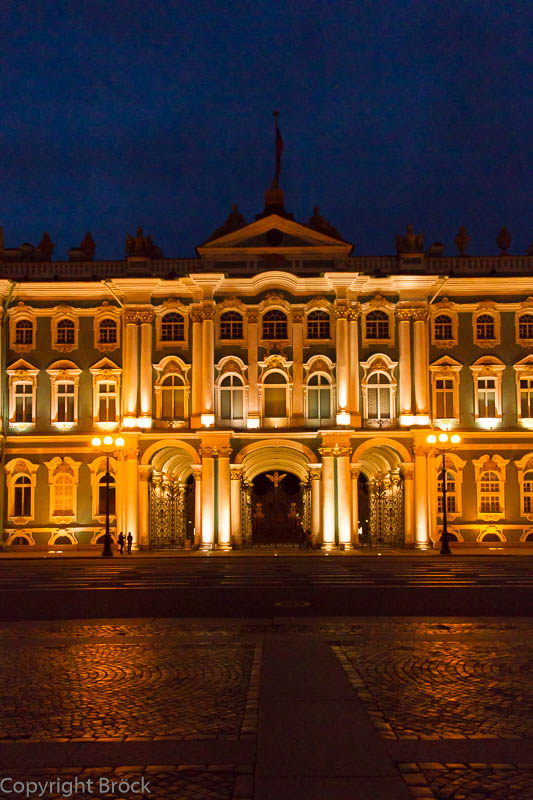 Weiße Nacht: Schloss-Platz, Winterpalast (ca. 0:50 Uhr)
