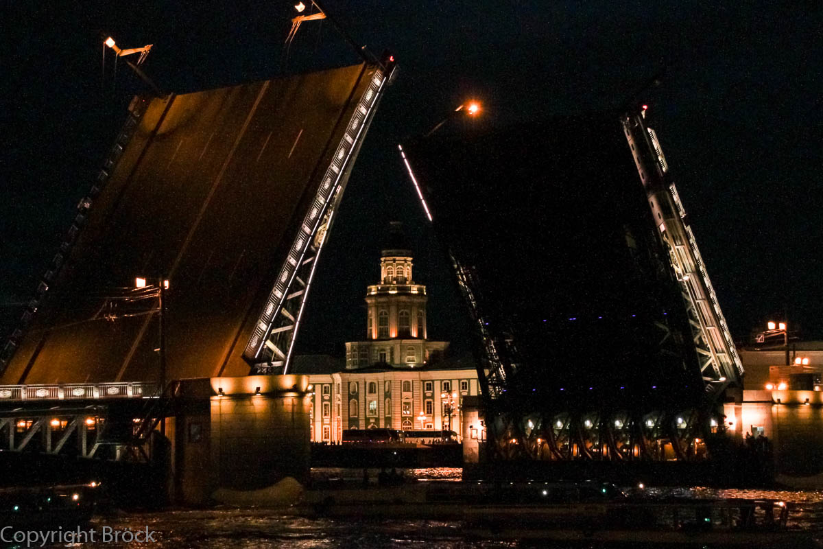 Weiße Nacht: Schloss-Brücke geöffnet (ca. 1:32 Uhr)