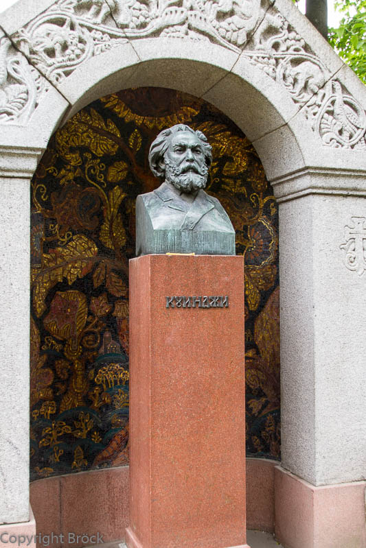 Tichwinskoje-Friedhof im Alexander-Newski-Kloster, Grabmal des Malers Kuindschi