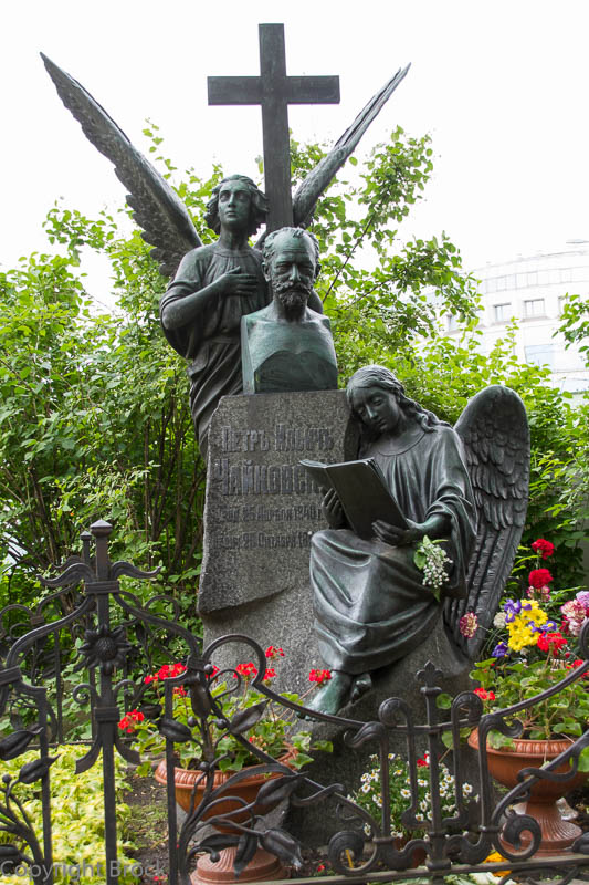 Tichwinskoje-Friedhof im Alexander-Newski-Kloster, Grabmal des Komponisten Tschajkowskij