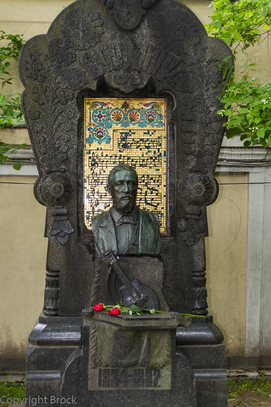 Tichwinskoje-Friedhof im Alexander-Newski-Kloster, Grabmal des Komponisten Borodin
