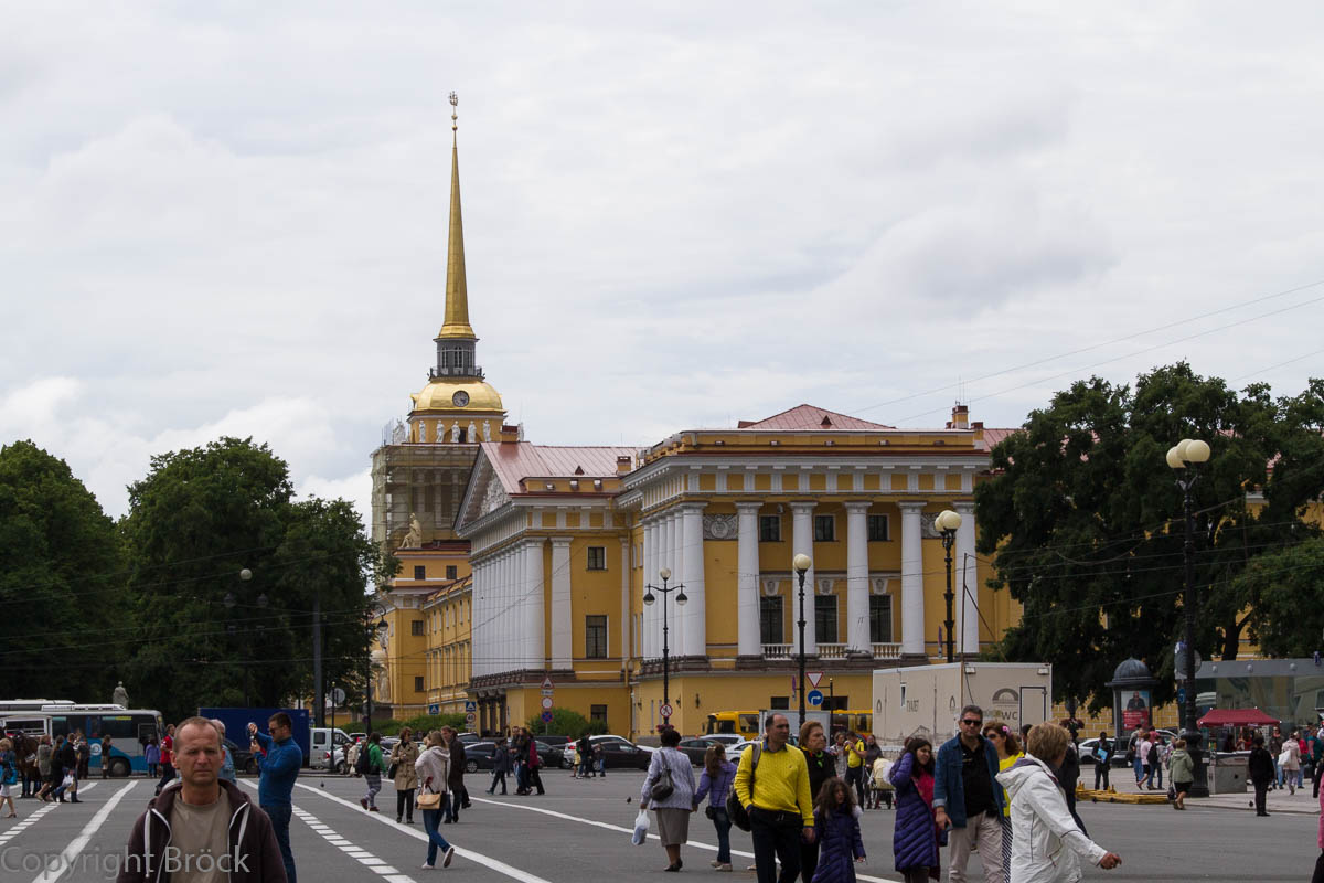 Schloss-Platz, Blick zur Admiralität