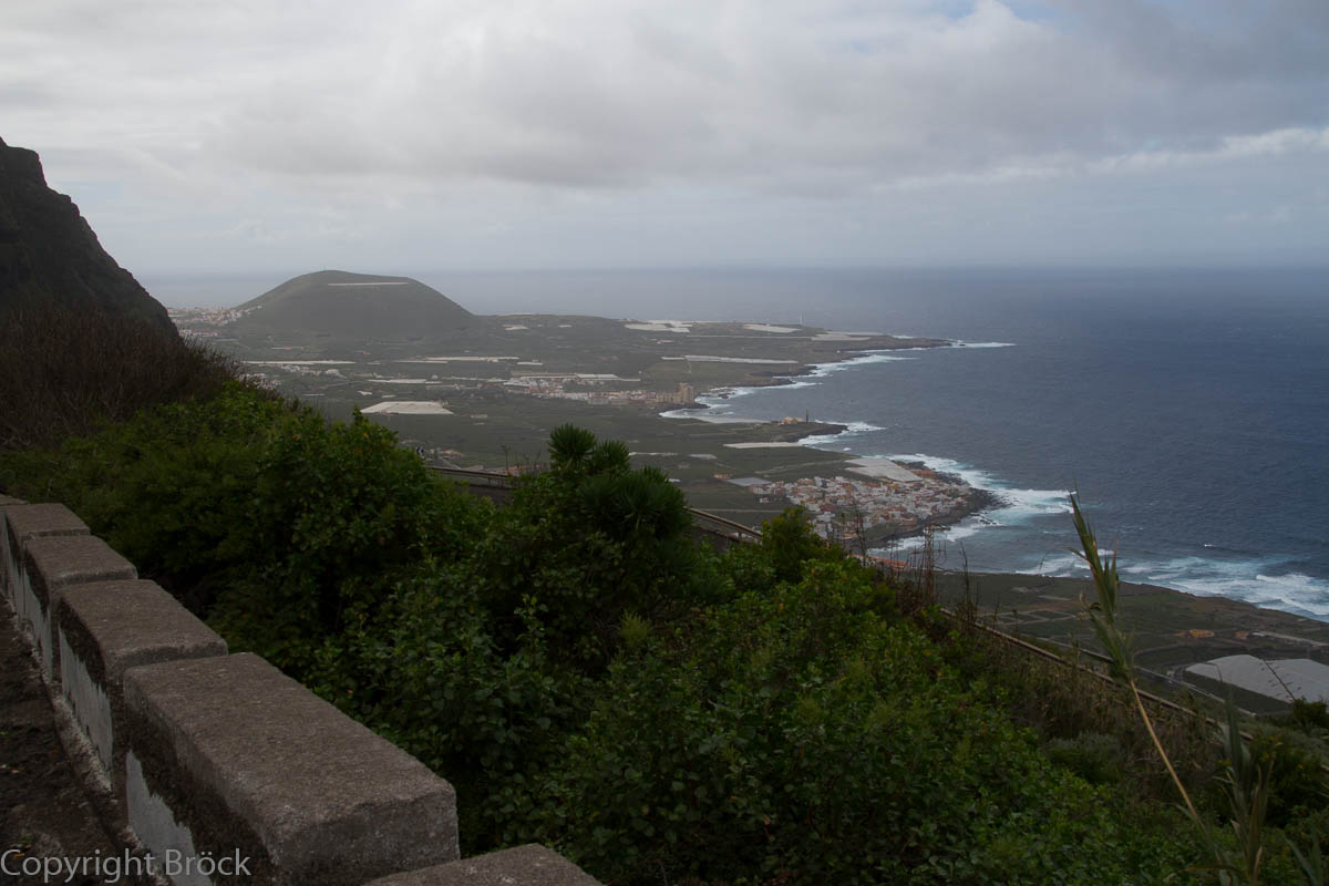 Teneriffa Über Las Cruces Blick auf Küste und Montana de Taco